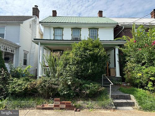 129 E Franklin St, GREENCASTLE, PA, 17225-1321 | Card Image