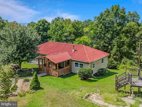 564 Shade Ln, BERKELEY SPRINGS, WV, 25411-3752 | Card Image