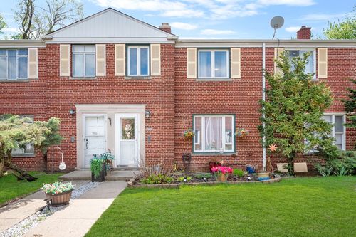 b-7511 N Bell Ave, Chicago, IL, 60645-2483 | Card Image