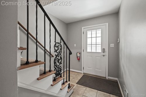 543 N Old Woodward Ave, Birmingham, MI, 48009-3868 | Card Image