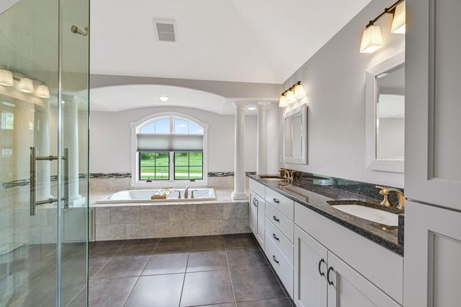 W292S5474 Fox Run Court, House other with 4 bedrooms, 4 bathrooms and null parking in GENESEE WI | Image 18