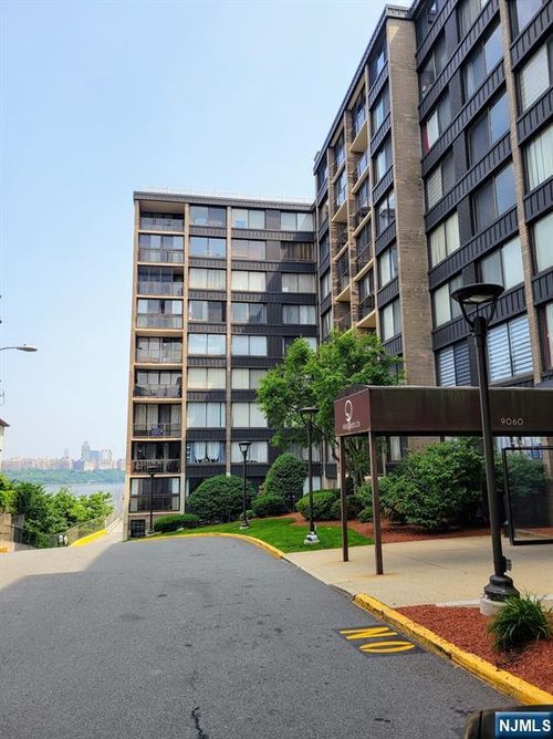 9060 Palisade Ave, North Bergen, NJ, 07047-6137 | Card Image