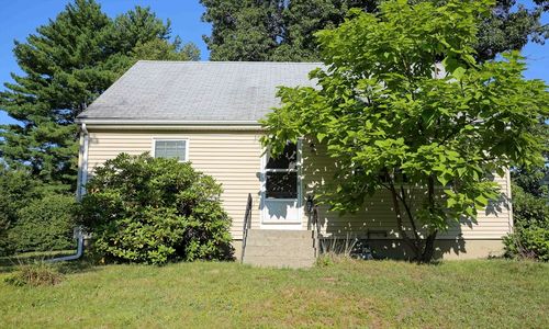 4 Stratton Dr, Hudson, MA, 01749-1118 | Card Image