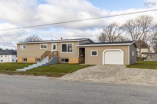 2 Huntington St, Yarmouth, NS, B5A2R9 | Card Image