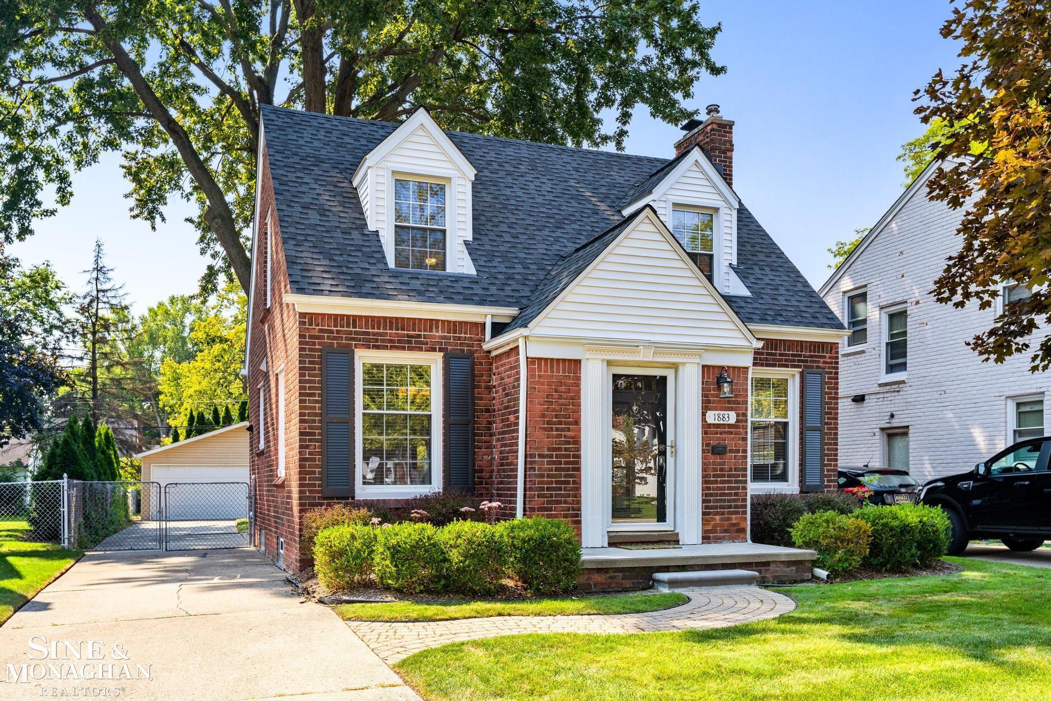 Oxford Rd, Grosse Pointe Woods, MI 48236