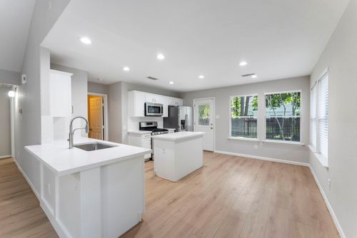 247 W Misty Dawn Dr, The Woodlands, TX, 77385-3658 | Card Image