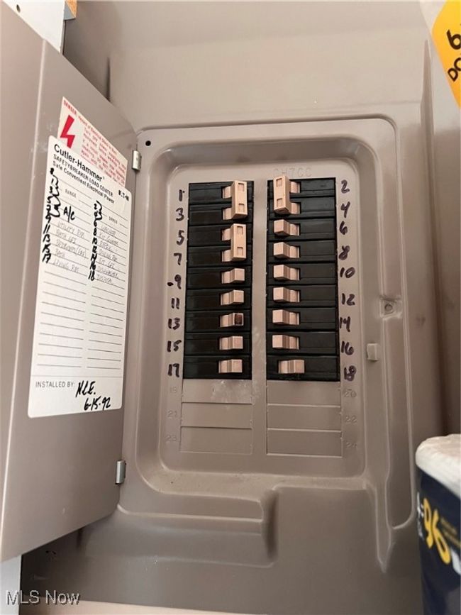 Utility room with electric panel | Image 15