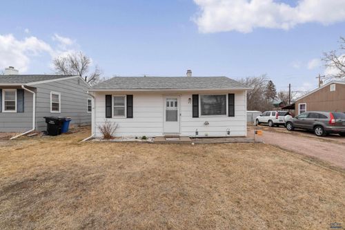 32 Saint Francis St, Rapid City, SD, 57701-5534 | Card Image