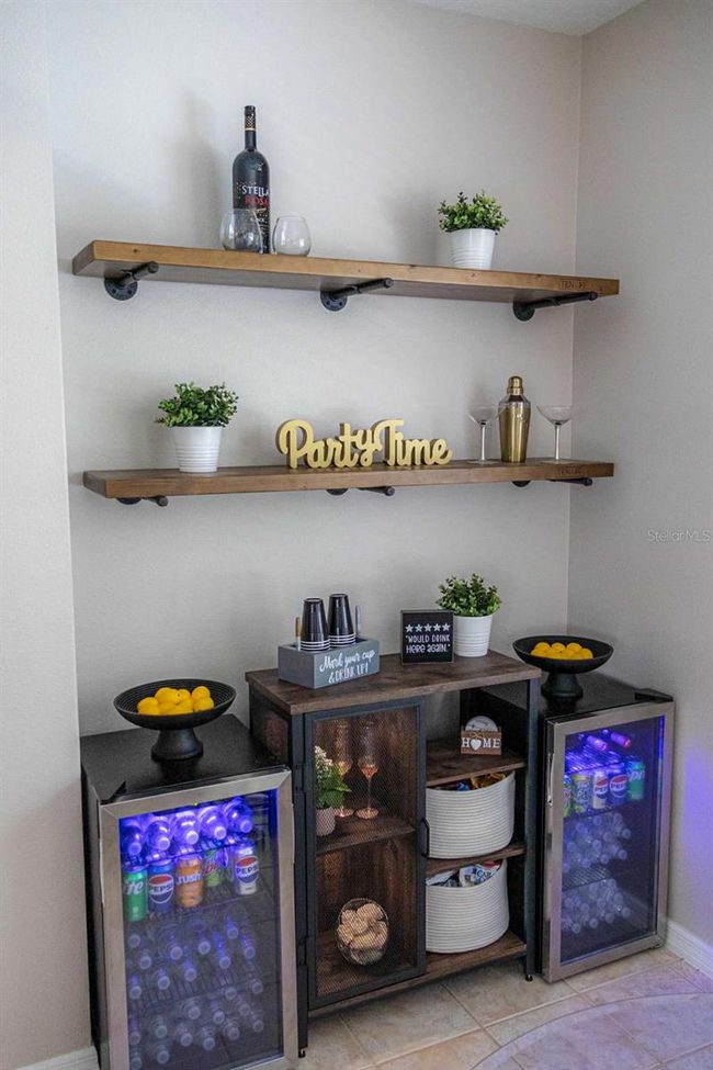 Bar Area in Breakfast Nook | Image 24