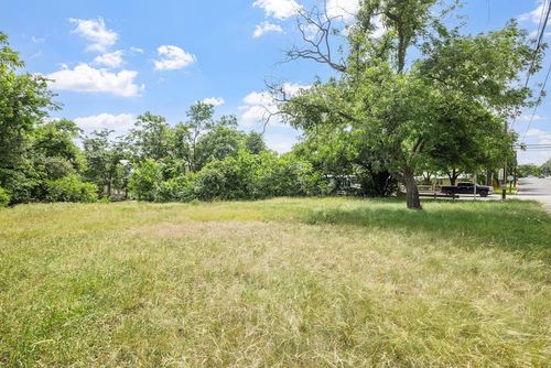 201 E Schubert St, Fredericksburg, TX, 78624-4231 | Card Image