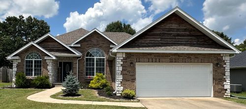 824 N Vermillion Dr, Strafford, MO, 65757-8907 | Card Image