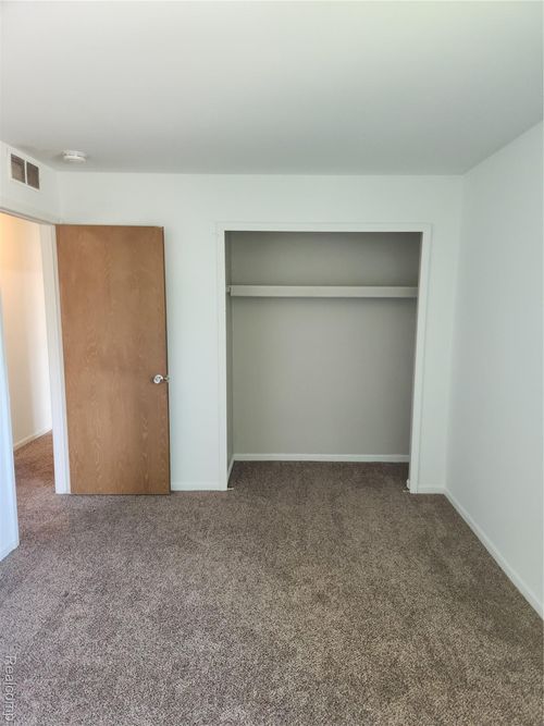 apt-46-34650 Clarkson Dr W, Fraser, MI, 48026-3508 | Card Image