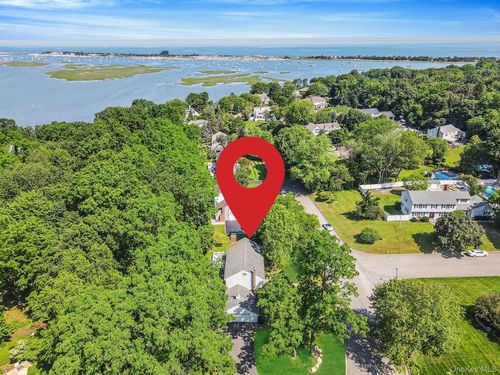 2 Sea View Ln, Mount Sinai, NY, 11766-1214 | Card Image