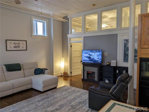 3327 Magnolia Ave, Saint Louis, MO, 63118-1232 | Card Image