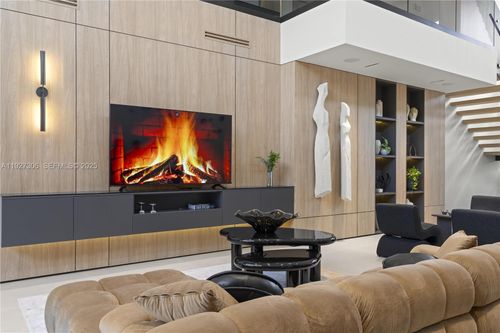 1008 Ne 114th St, Biscayne Park, FL, 33161-6734 | Card Image