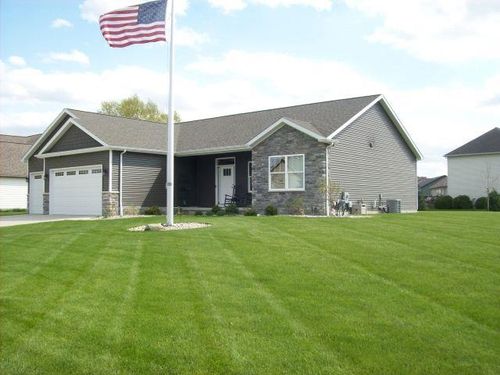 9050 Woodridge Dr, Davison, MI, 48423-8373 | Card Image