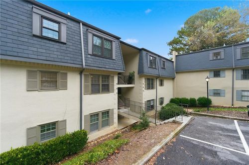 73 Montre Sq Nw, Atlanta, GA, 30327-4044 | Card Image