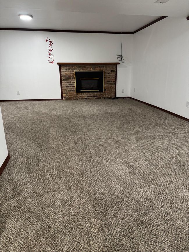 Lower family room | Image 28