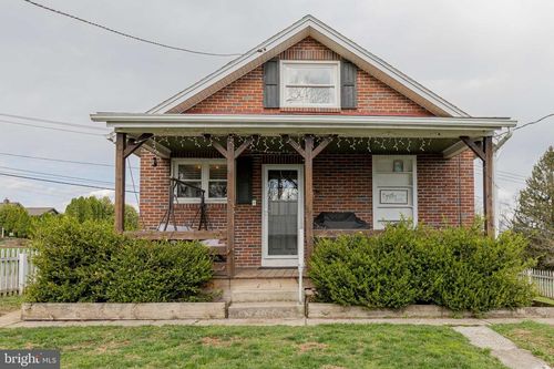 235 N King St, DENVER, PA, 17517-9580 | Card Image
