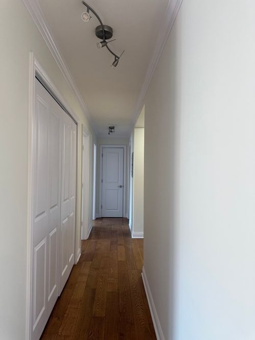 apt-3d-300 Thames Pkwy, Park Ridge, IL, 60068-3657 | Card Image