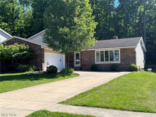 14741 Indian Creek Dr, Middleburg Heights, OH, 44130-6662 | Card Image