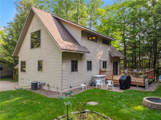 Beautiful yard with composite deck | Image 36