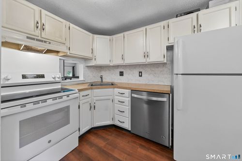 98-98 Rising Trail Dr, Middletown, CT, 06457-1671 | Card Image