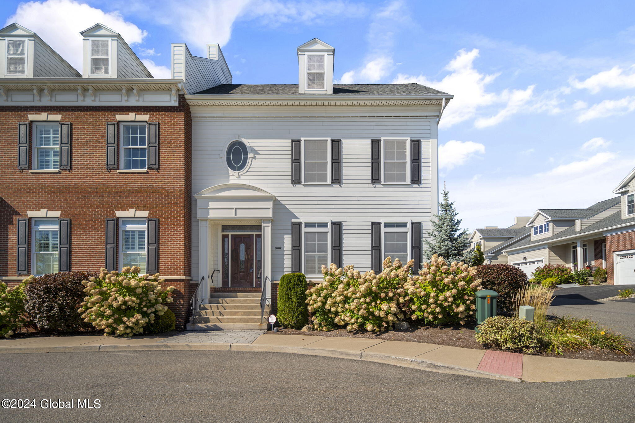 Sudbury Sq, Latham, NY 12110