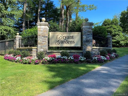 1a-6 Bryant Cres, White Plains, NY, 10605-2604 | Card Image
