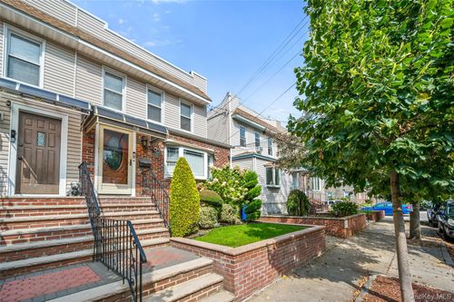 77 66th Dr, Middle Village, NY, 11379-2620 | Card Image