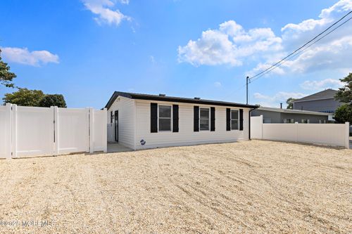 11 Charles Blvd, Manahawkin, NJ, 08050-4507 | Card Image