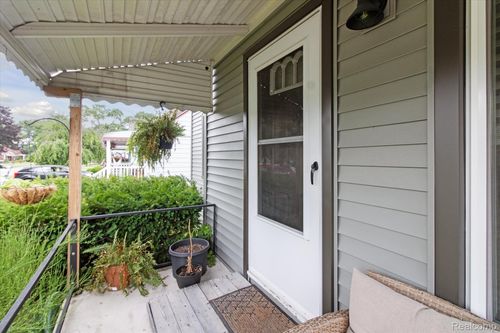 8025 Mayfair St, Taylor, MI, 48180-2676 | Card Image