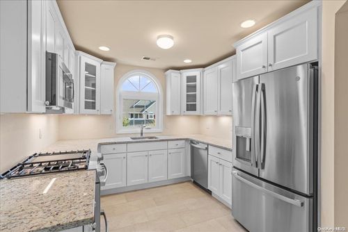 35-35 Steven Cir, Dix Hills, NY, 11746-5666 | Card Image