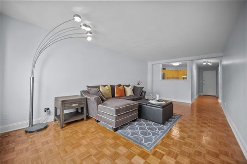apt-7p-12 Old Mamaroneck Rd, White Plains, NY, 10605-2042 | Card Image