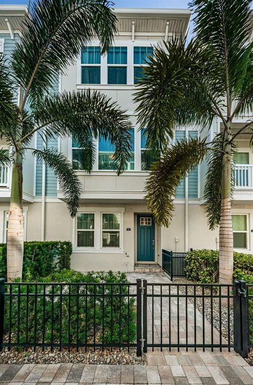 815 Burlington Ave N, ST PETERSBURG, FL, 33701-3112 | Card Image