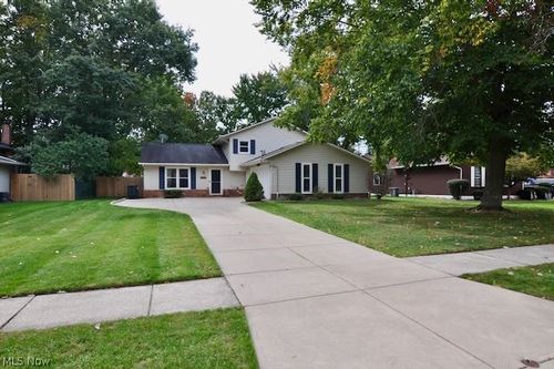 3940 Canterbury Dr, Brunswick, OH, 44212-2606 | Card Image