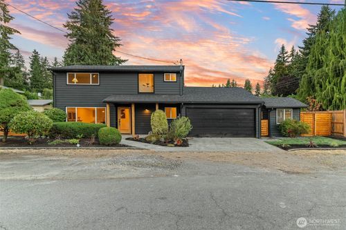 16301 Wallingford Ave N, Shoreline, WA, 98133-5898 | Card Image