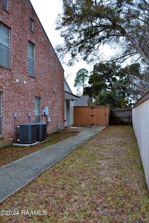 a-319 Artisan Rd, Lafayette, LA, 70508-5856 | Card Image