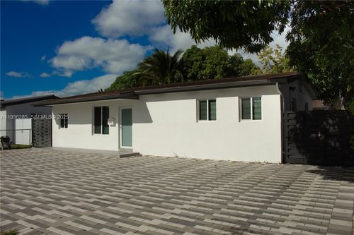 back-1211 W 34th St, Hialeah, FL, 33012-4809 | Card Image