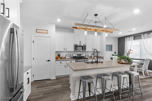 8866 Sasquatch Run Ave, Las Vegas, NV, 89166-6720 | Card Image