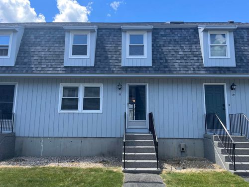 18 Bluestone Dr, Nashua, NH, 03060-6820 | Card Image