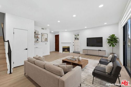 101-1754 11th St, Santa Monica, CA, 90404-4356 | Card Image