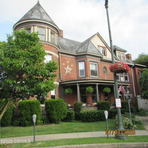 152 Market St, Sunbury, PA, 17801-2142 | Card Image