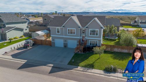 375 Williams Way, Glenrock, WY, 82637-5238 | Card Image