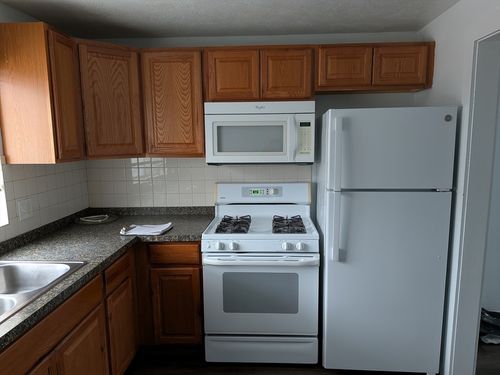 apt-c4-83-R Hobart St, Danvers, MA, 01923-1961 | Card Image
