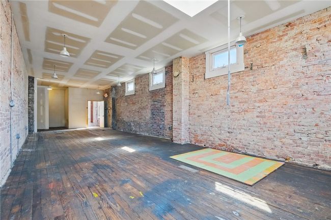 Commercial storefront | Image 10