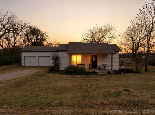 1417 E Oak St, Cushing, OK, 74023-3643 | Card Image