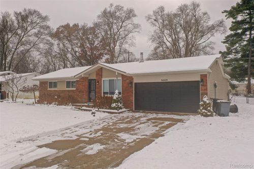 1443 West Dr, Wolverine Lake, MI, 48390-2351 | Card Image