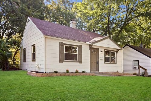 7405 Park Ave, Kansas City, MO, 64132-3301 | Card Image