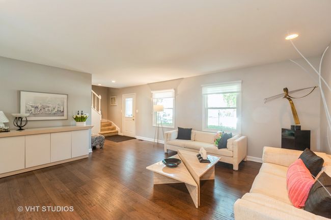 1251 Devonshire Rd, Home with 3 bedrooms, 3 bathrooms and null parking in Buffalo Grove IL | Image 6